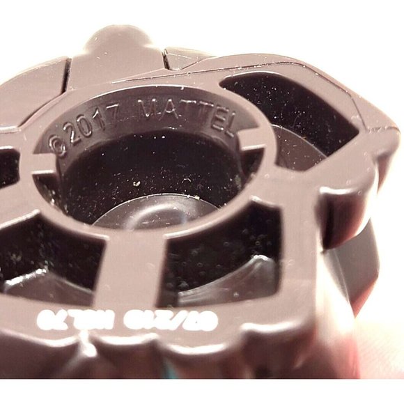 2017 Fisher Price Little People Animal Figure Zoo Brown Bear w/ Fish (Z27C) - Picture 7 of 7